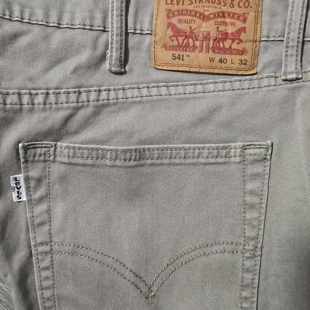 Levi's Light Tan / Khaki Jeans